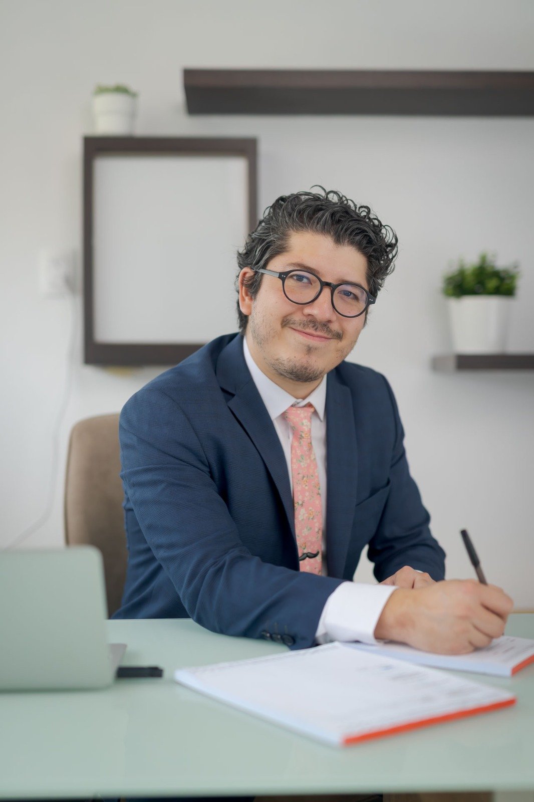 Dr. Andrey Ramírez González